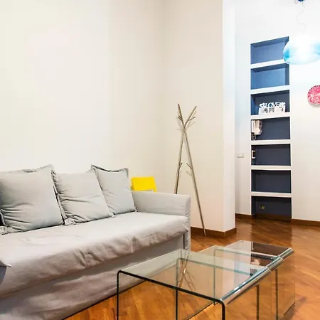Youhosty - Giuliano 3 Apartment